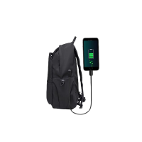 حقيبة ظهر رياضية لون اسود ضد الماء مع كيبل شحن من كانجارو حقيبة ظهر رياضية لون اسود ضد الماء مع كيبل شحن من كانجارو